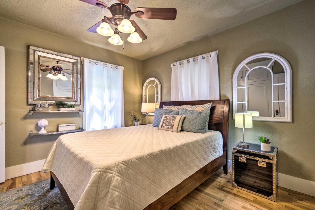 Charming In Downtown With Patio And Yard! Holiday home *