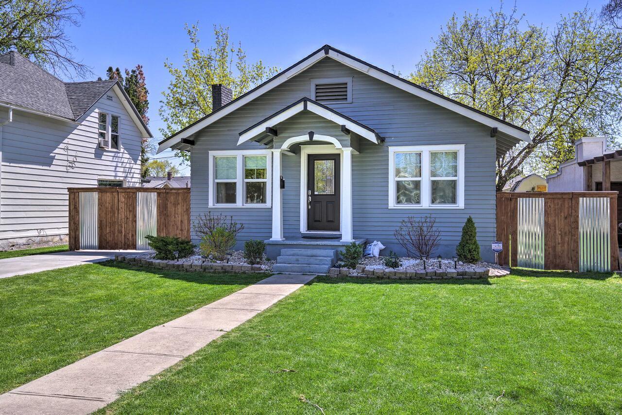 Charming In Downtown With Patio And Yard!
