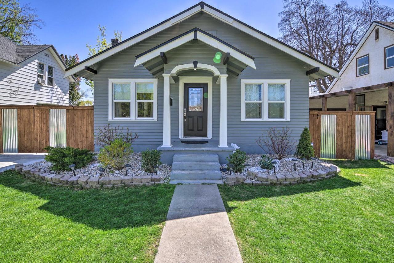 Charming In Downtown With Patio And Yard! Holiday home *